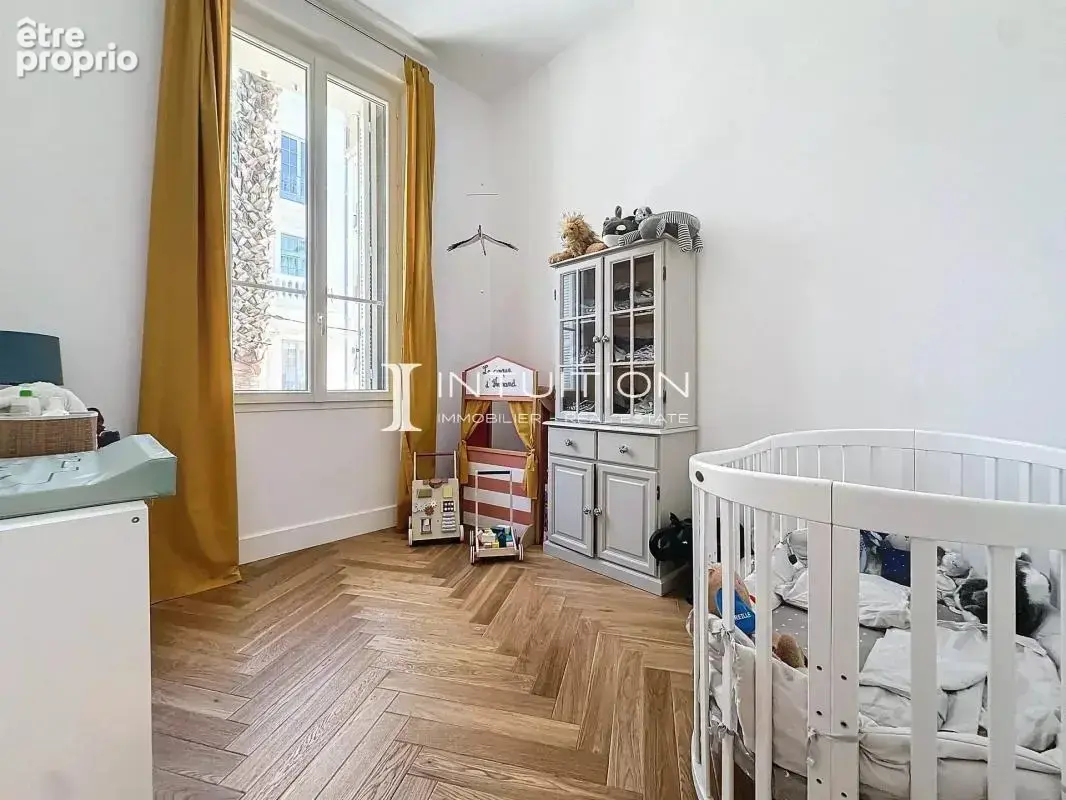Antibes - Centre : Vaste appartement bourgeois avec terrasse - photo 17