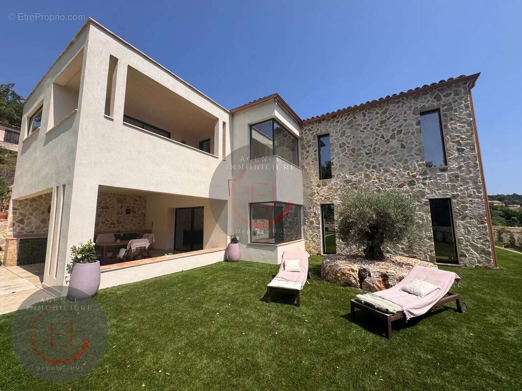 Maison à LES ADRETS-DE-L&#039;ESTEREL