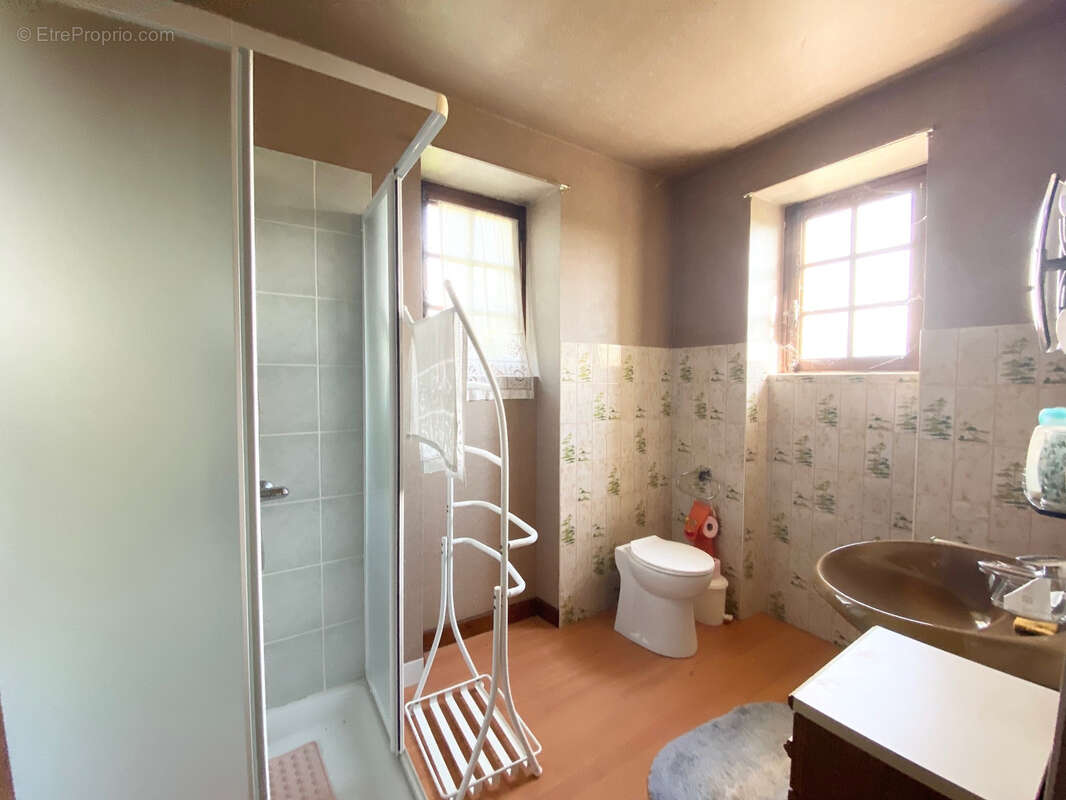 Maison à SAINT-PANTALEON-DE-LARCHE