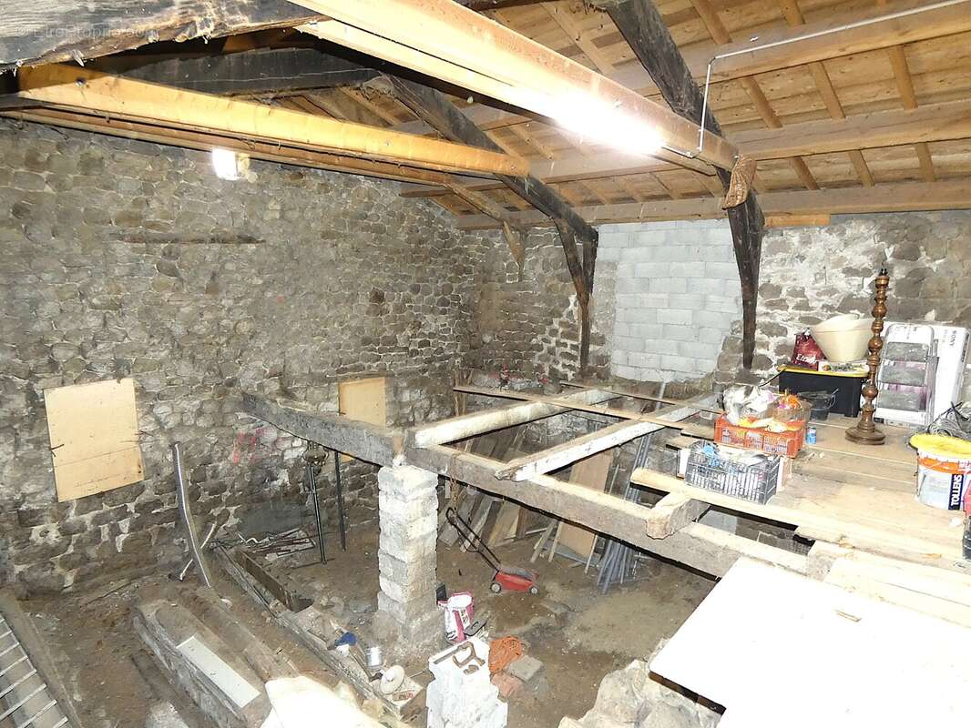 Maison en pierre avec dépendances d'environ 215 m² DORNAS (07) - photo 14