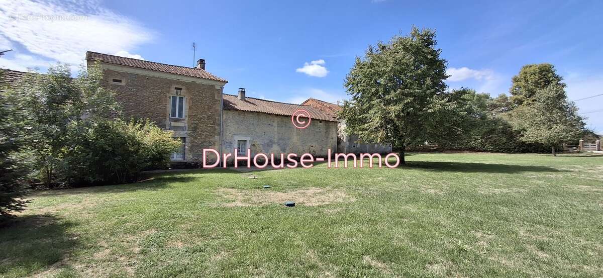 Maison à LA TOUR-BLANCHE