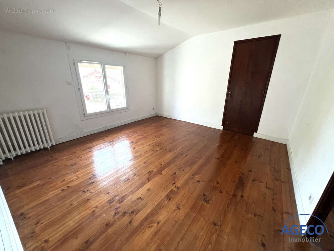 Maison à LACROIX-FALGARDE