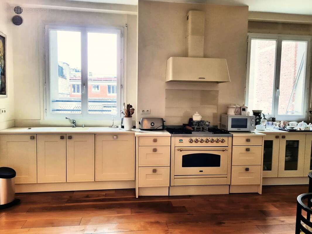 Appartement à NEUILLY-SUR-SEINE