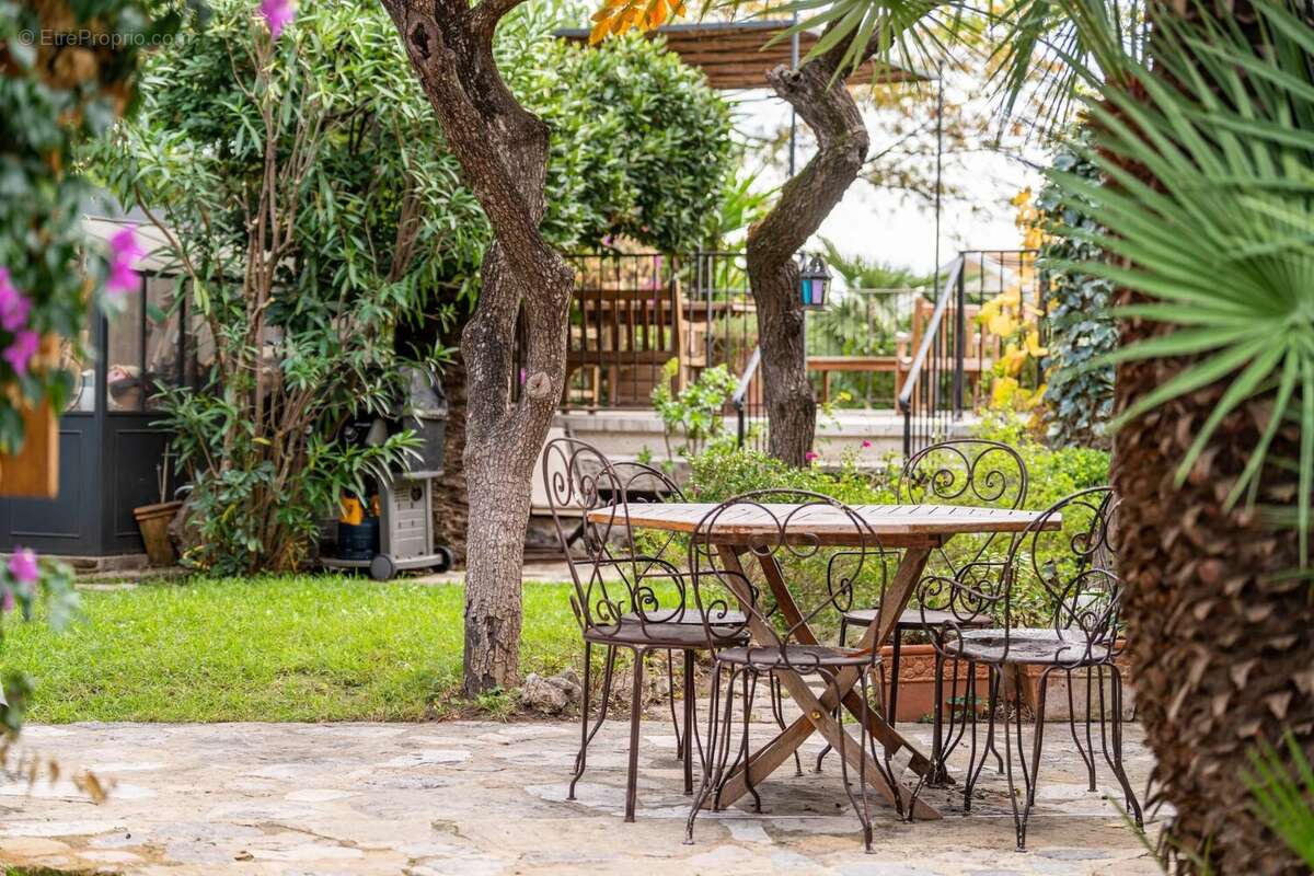 Cannes croix des gardes - maison de caractere – beaux volumes - photo 1
