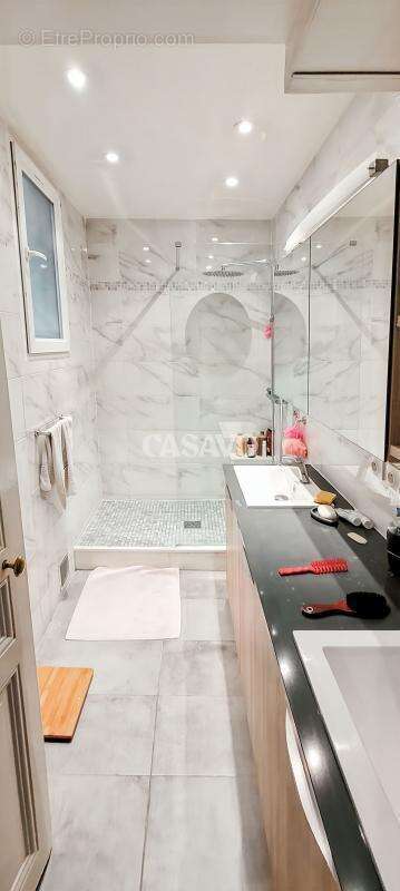 Appartement à PARIS-10E