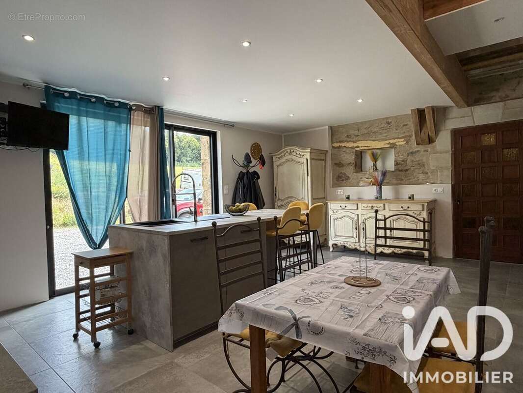 Maison 123 m² à Villefranche-De-Panat  - photo 6