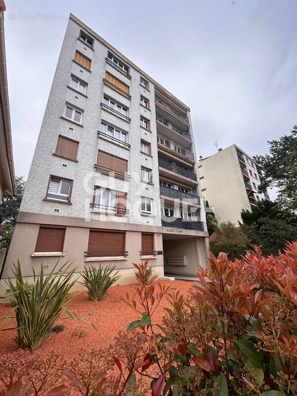 Appartement à LES PAVILLONS-SOUS-BOIS