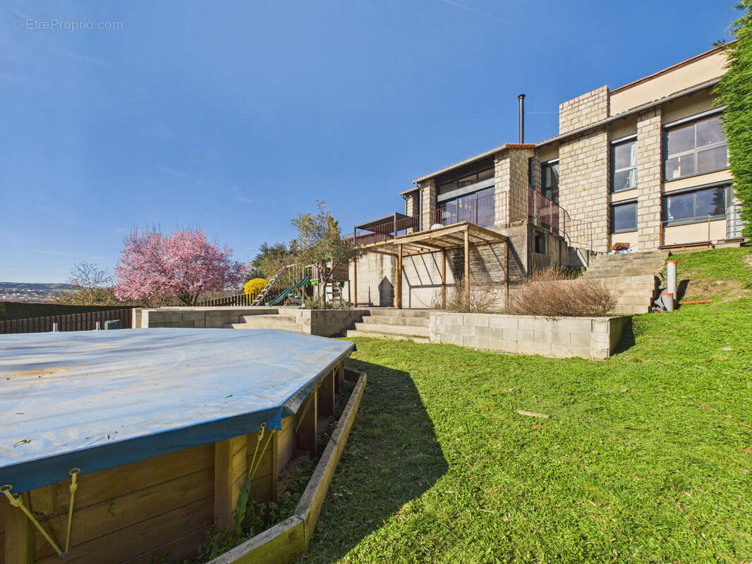 Maison à BRIVES-CHARENSAC