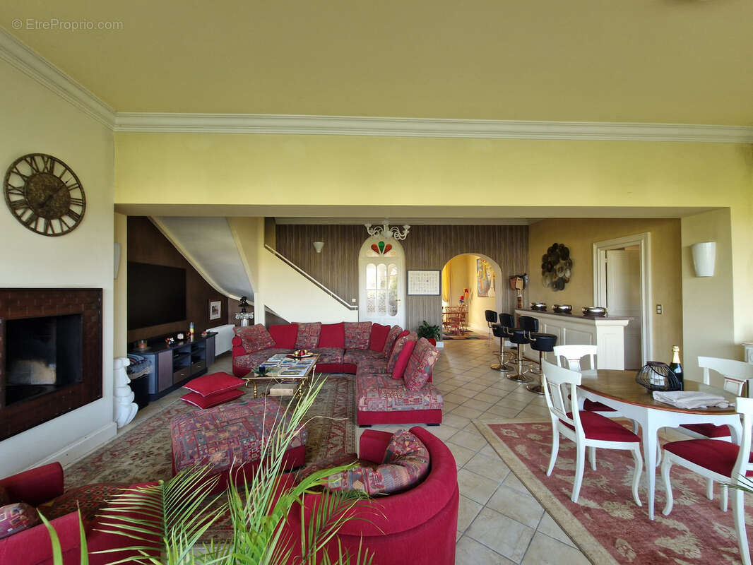 Magnifique Maison de Maître qui surplombe le Lot / Cave voûtée exceptionnelle / Parc paysagé / Piscine au Sel - photo 11