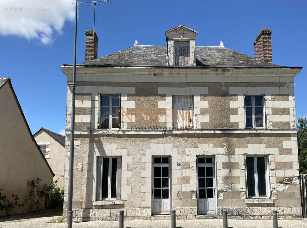 Maison à FOUGERES-SUR-BIEVRE