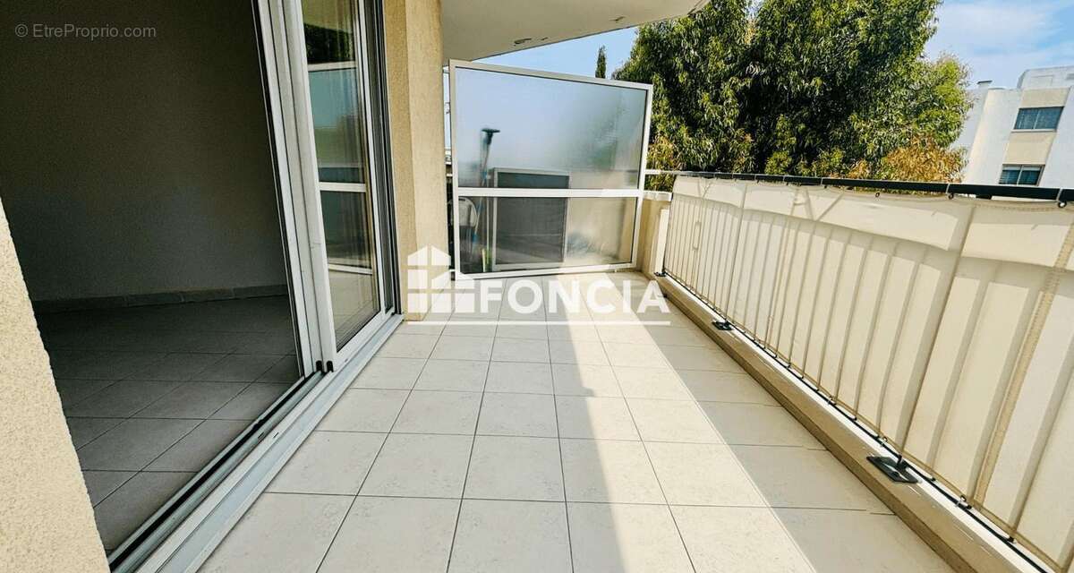 Appartement à SAINT-LAURENT-DU-VAR
