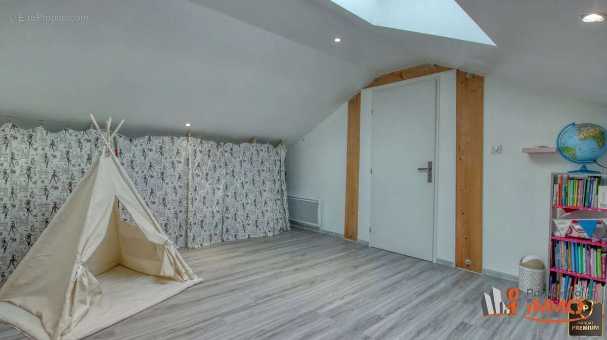 Appartement à VEAUCHE