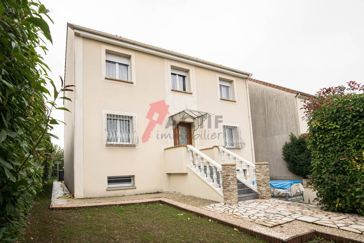 Maison à FLEURY-MEROGIS