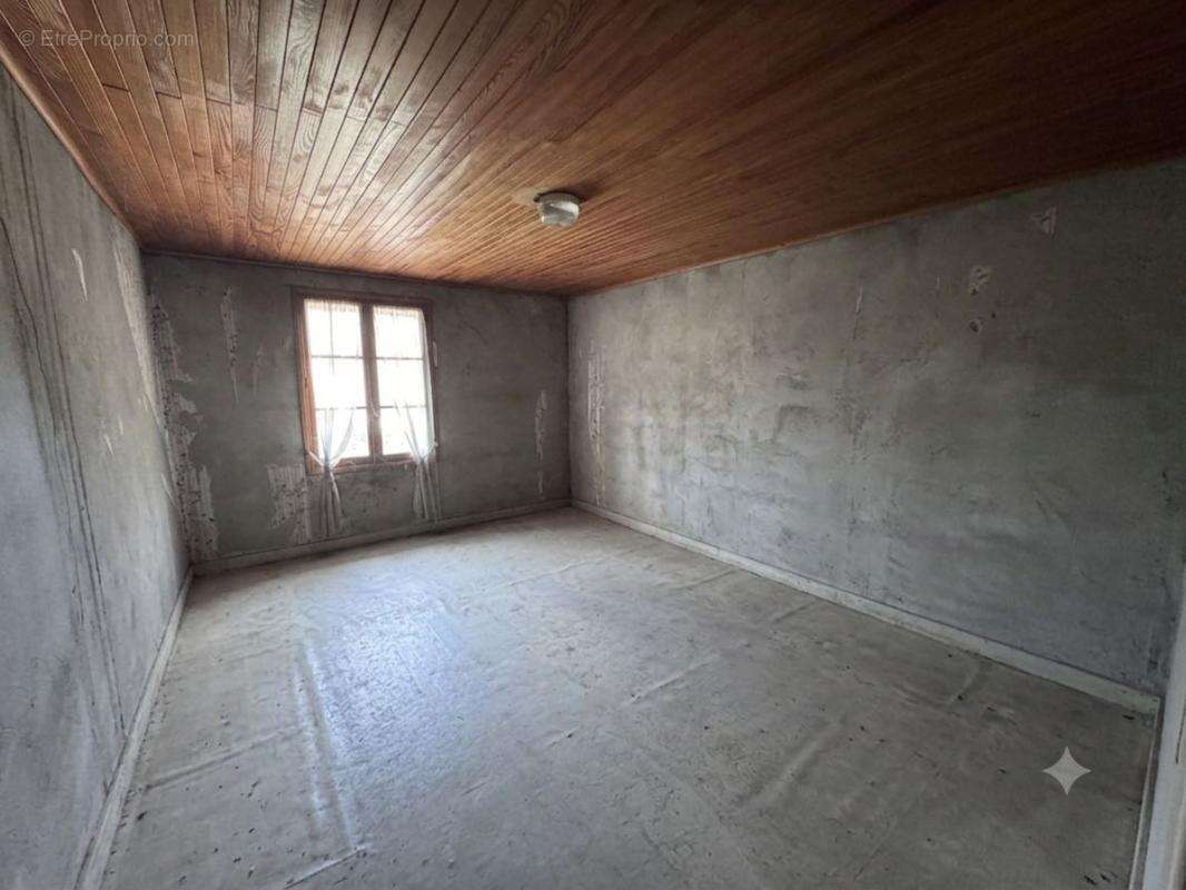 Maison de caractère dauphinoise à fort potentiel à Rénover Divisée en 2 Habitations - photo 4