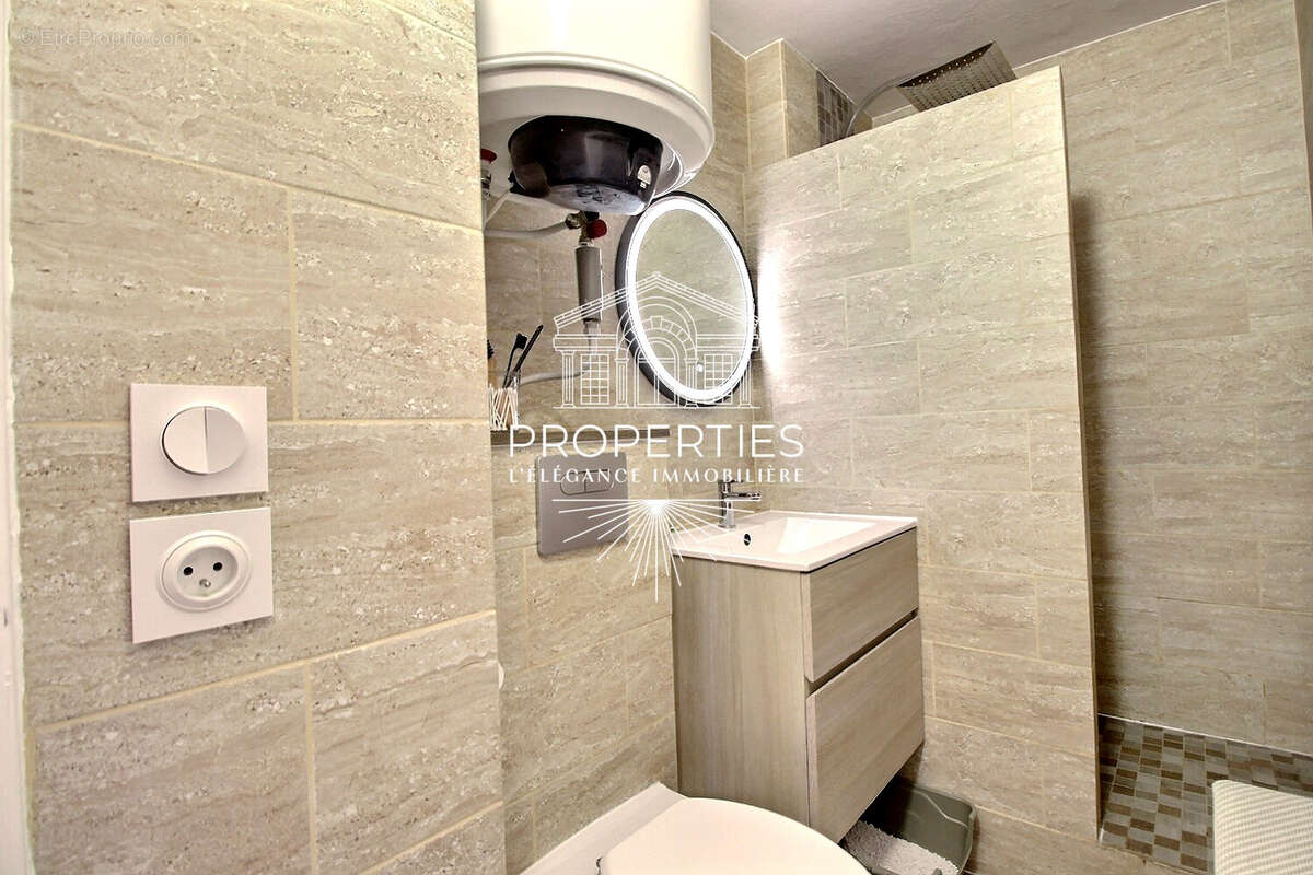 Appartement à BORMES-LES-MIMOSAS