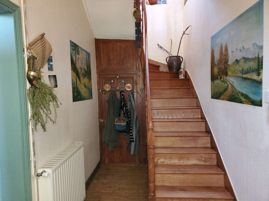 Maiosn de village et dépendances - photo 4