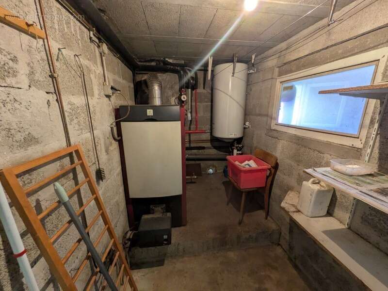 Kernascleden propriété composée d'une maison à usage d'habitation de 6 pièces 178 m² envion un hangar de 161m² envion, une ancie - photo 20