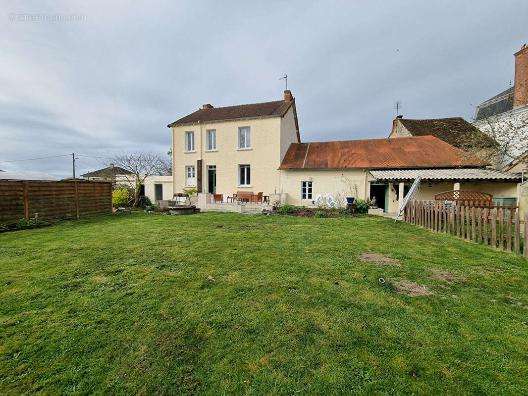 Maison à SAINT-LEGER-MAGNAZEIX