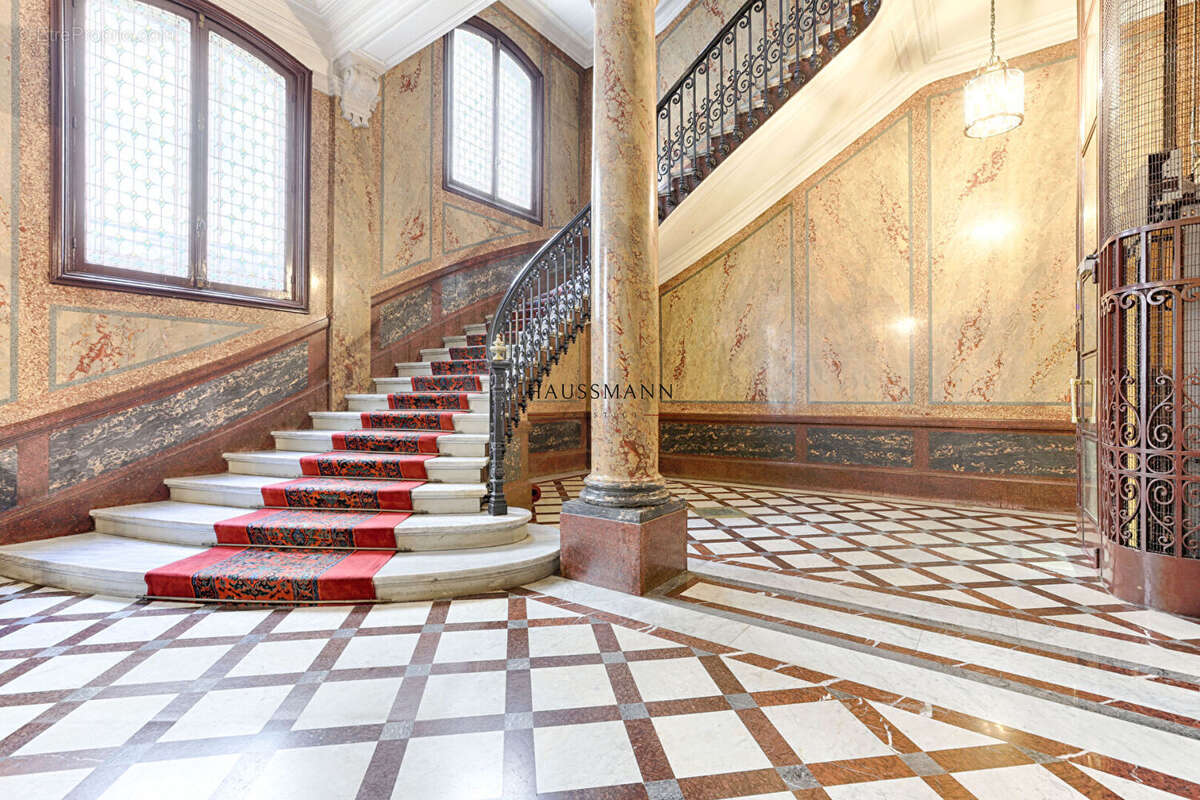 Appartement à PARIS-8E