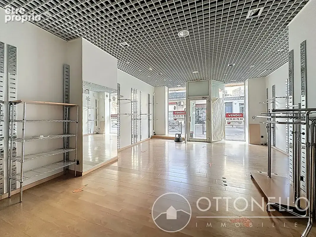 Local commercial SAINT-RAPHAEL 58,80 m2 - photo 5