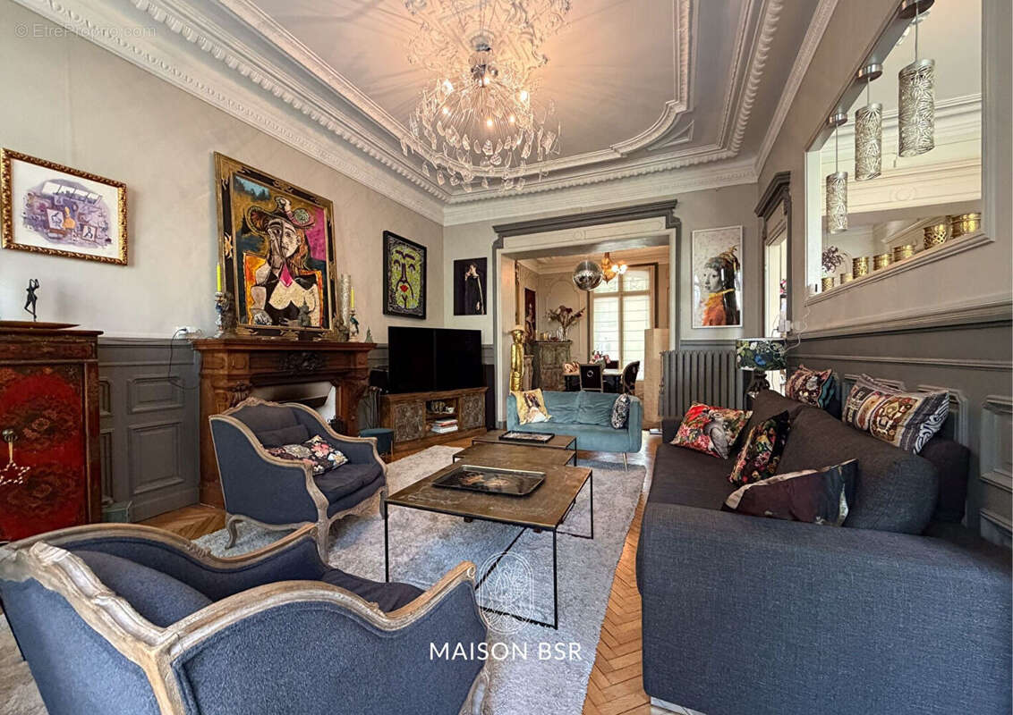 Rare hôtel particulier d'exception avec piscine intérieure et dépendance - photo 7