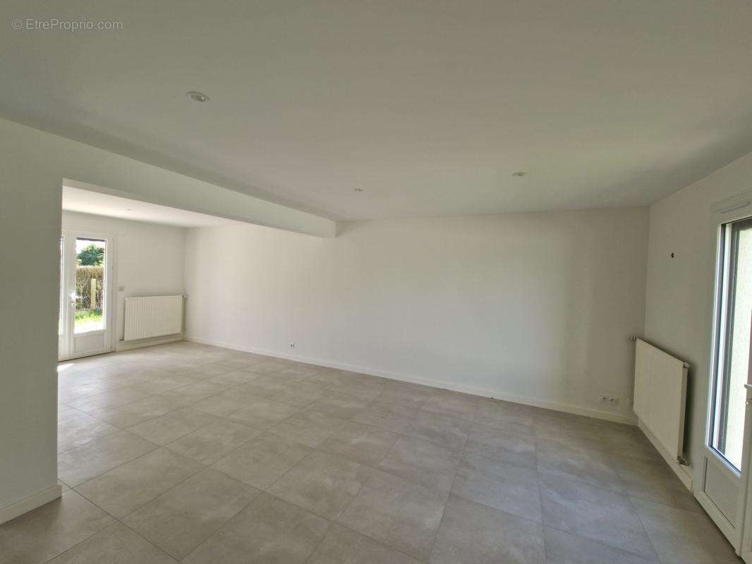 Maison entièrement rénovée 5 pièces CHATEAUDUN (28) - photo 3