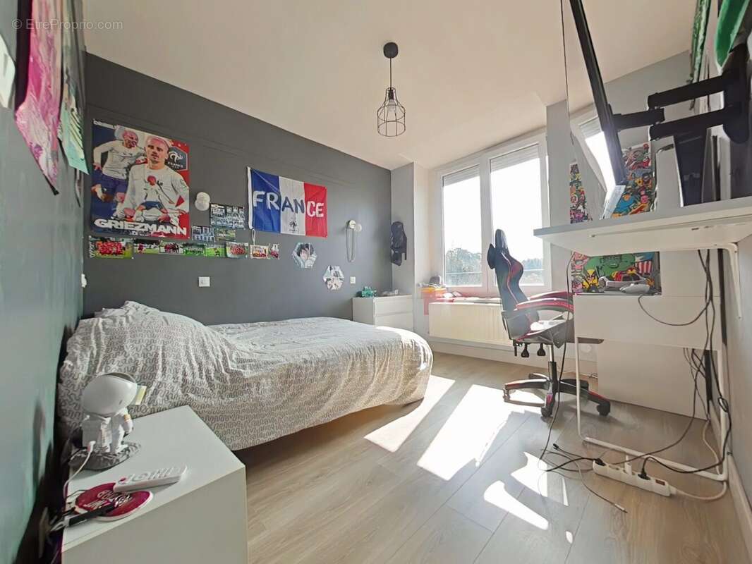 Appartement à SAINT-GENEST-LERPT