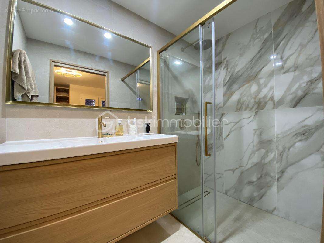 Appartement à SIX-FOURS-LES-PLAGES