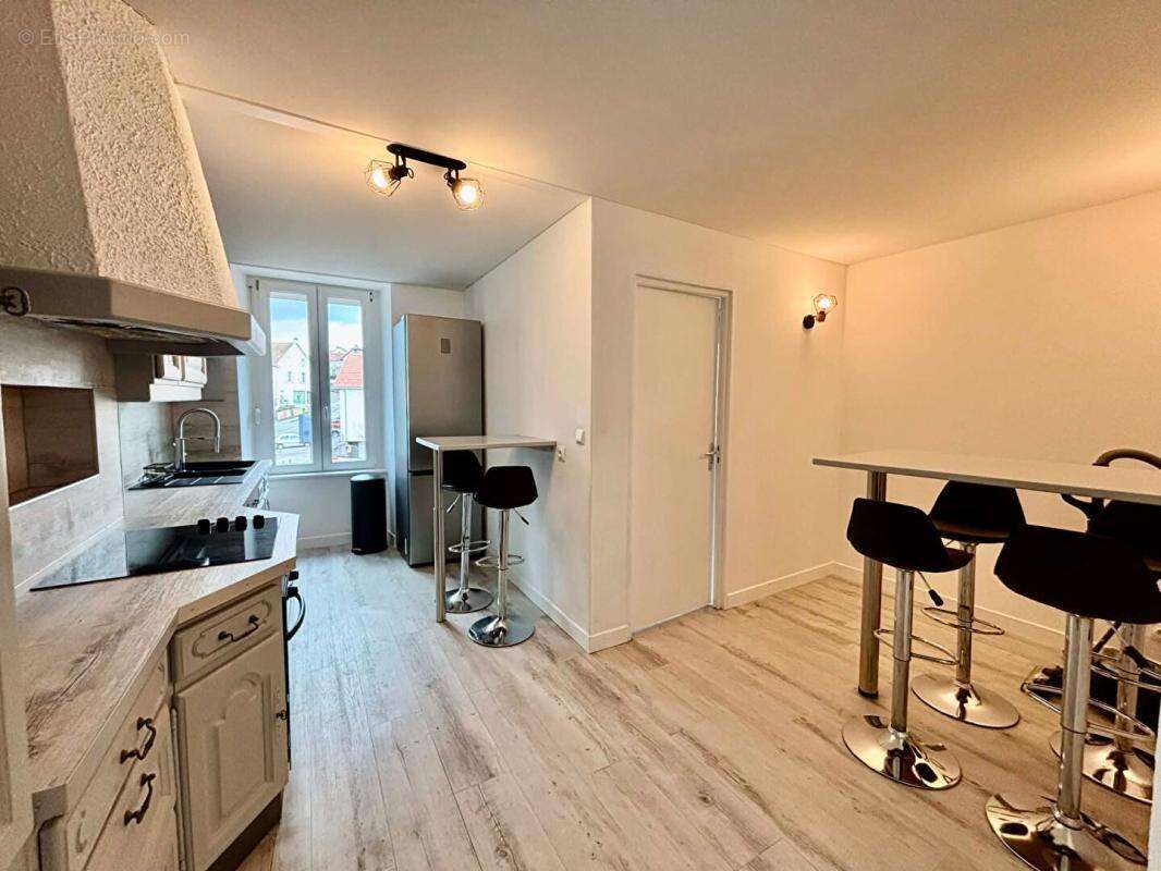 Appartement rénové 90 m²- centre beaucourt - photo 4