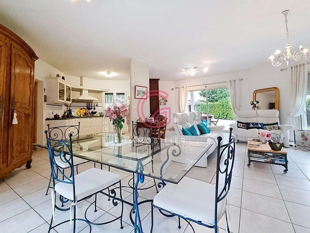 Maison contemporaine à vendre à Sanguinet - 3 chambres, piscine, garage et jardin spacieux - photo 5