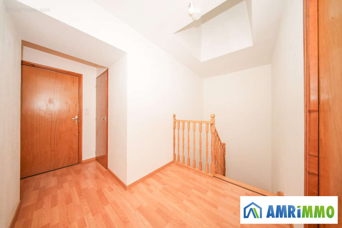 Appartement 99 m² à Villers-La-Montagne  - photo 5