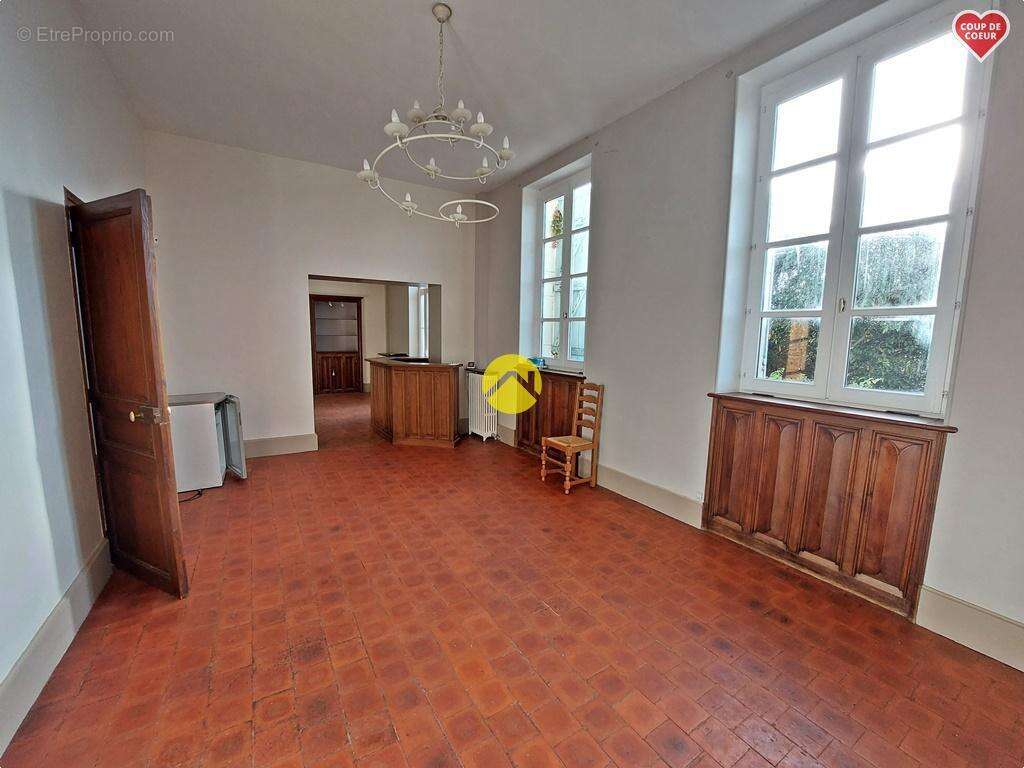 Maison à MOULINS-EN-TONNERROIS