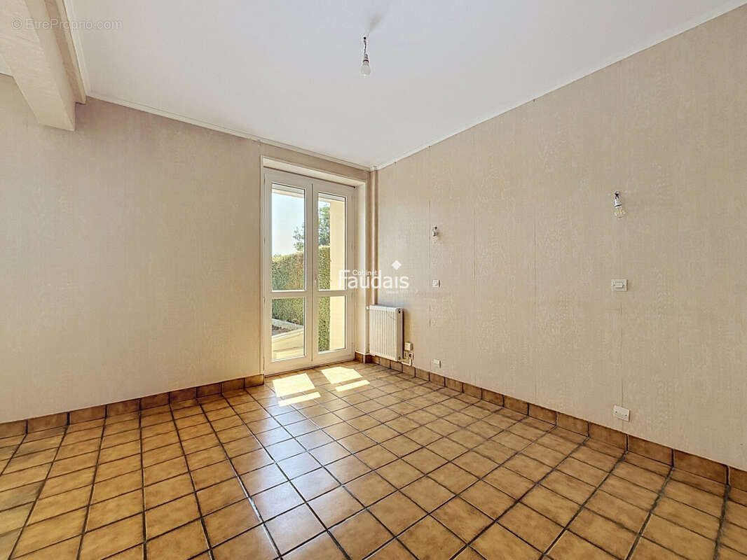 Maison 100 m² à Saint-Lo  - photo 4