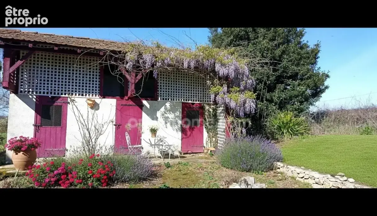 Deux maisons et pleins d'opportunités ! + - photo 8