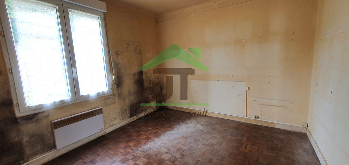 À Châteaudun, immeuble avec 2 logements 56000 € - photo 7