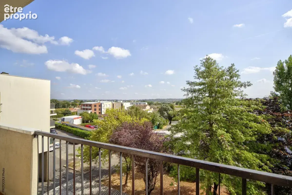 Appart T3 traversant 59 m², deux terrasses, cave et parking - photo 2