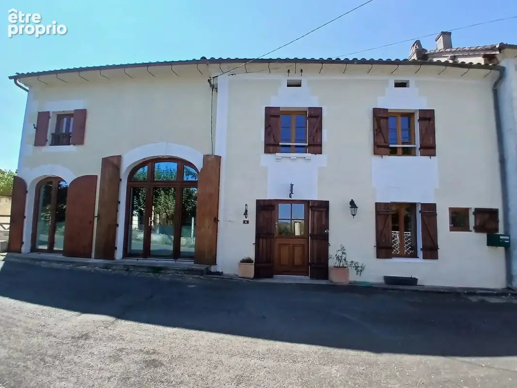 Propriété dans hameau de trois chambres avec vue imprenable. - photo 2