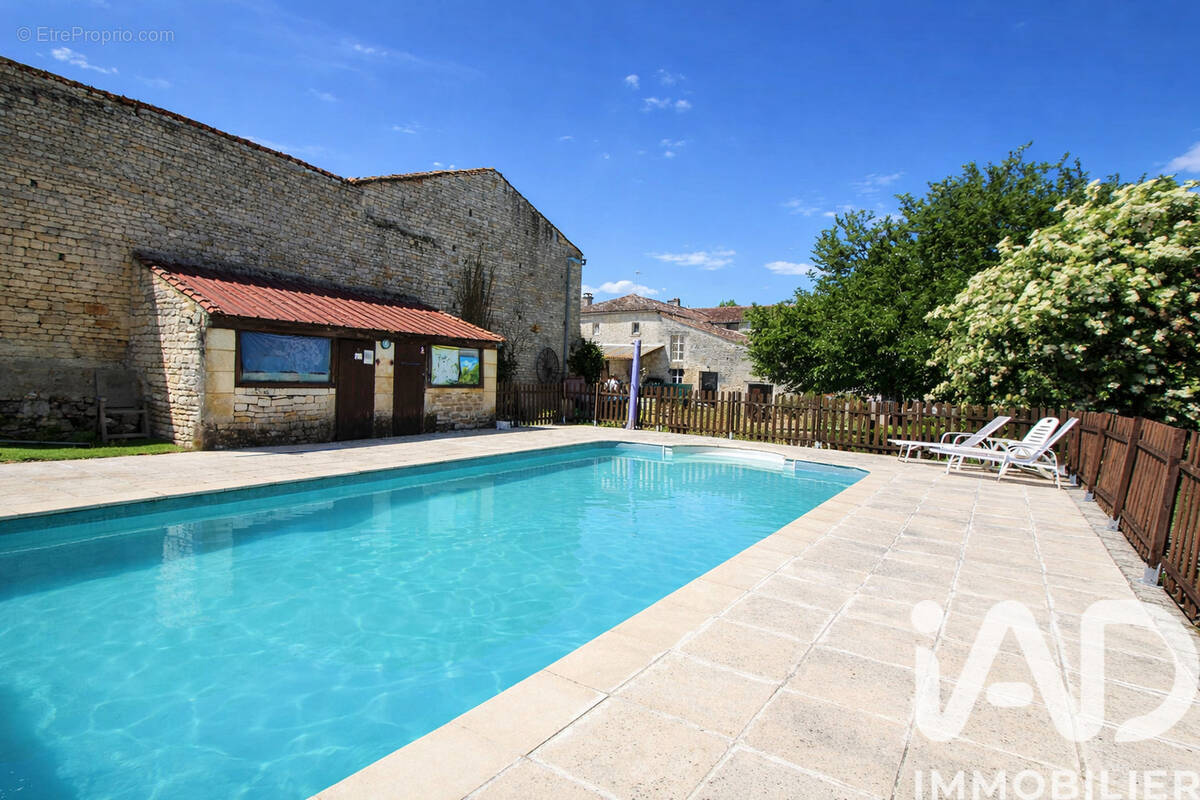 Photo 1 - Maison à AIGRE