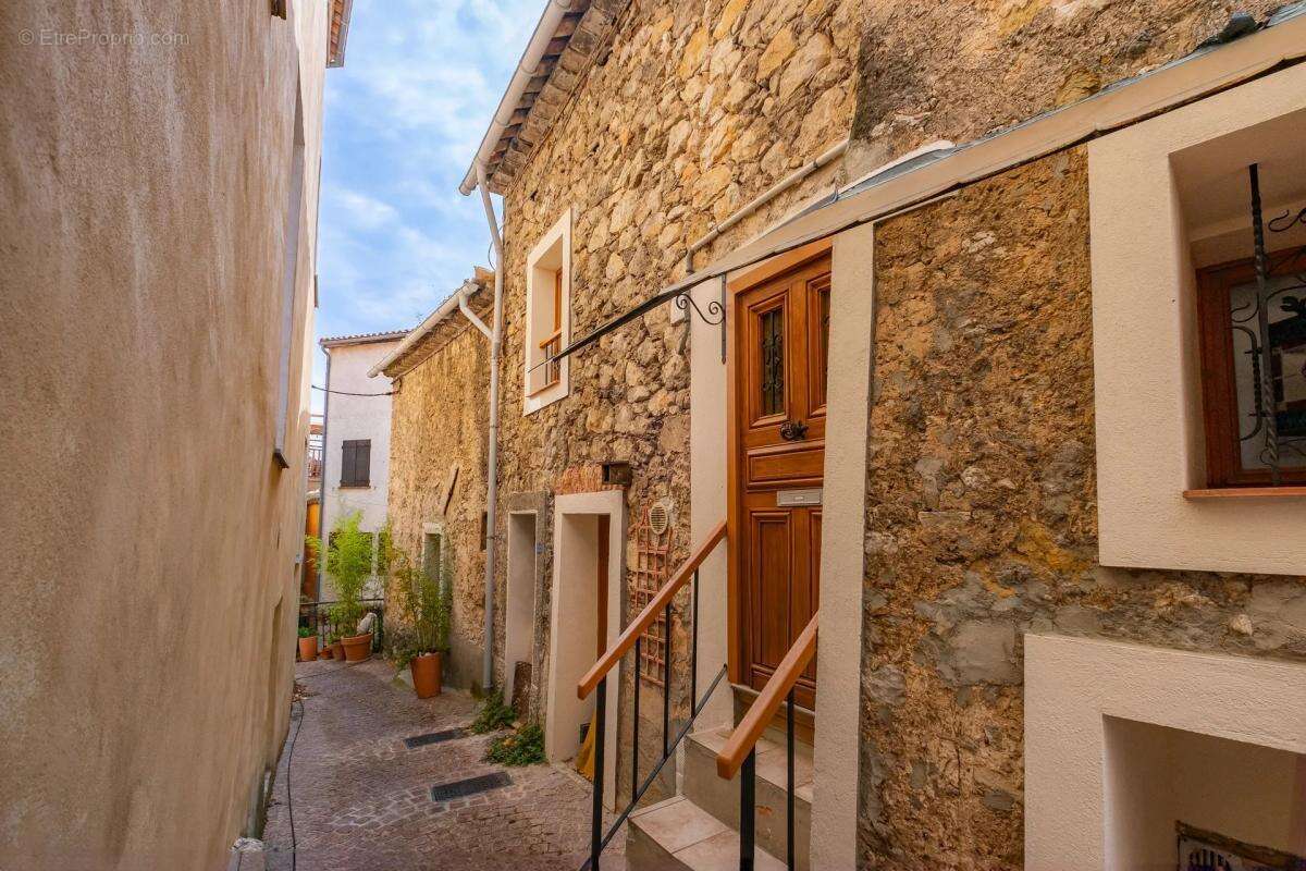 Appartement à BOUYON