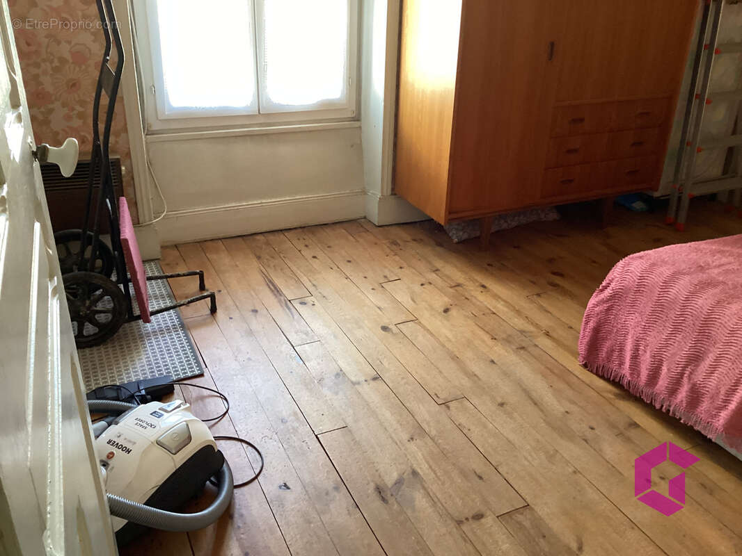 EN EXCLUSIVITE ! appartement traversant au 2ème et dernier étage, à rénover,  avec cave et grenier - photo 11