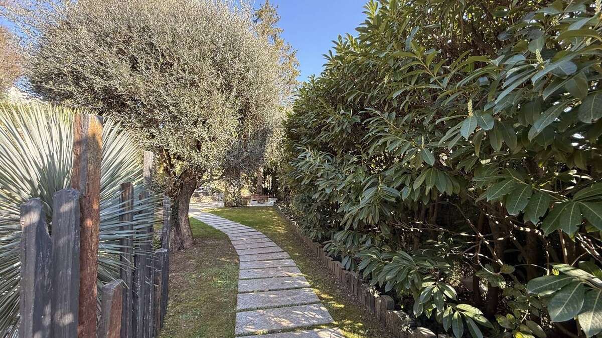 Maison à ROQUEFORT-LES-PINS