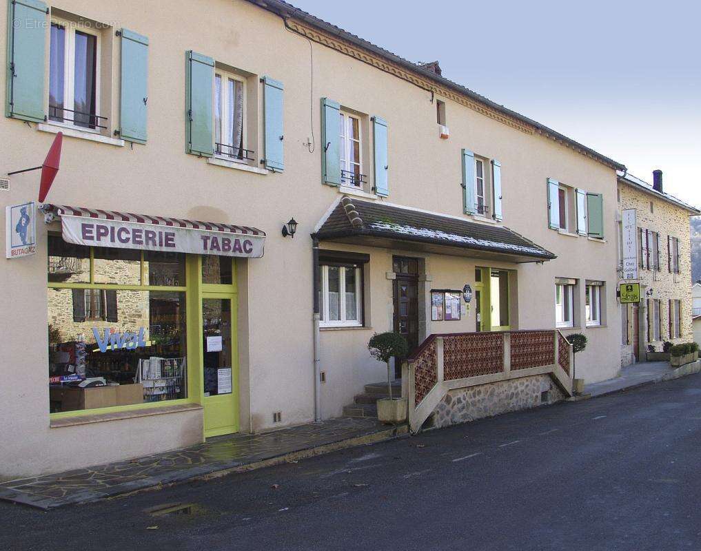 Appartement à LATOUILLE-LENTILLAC