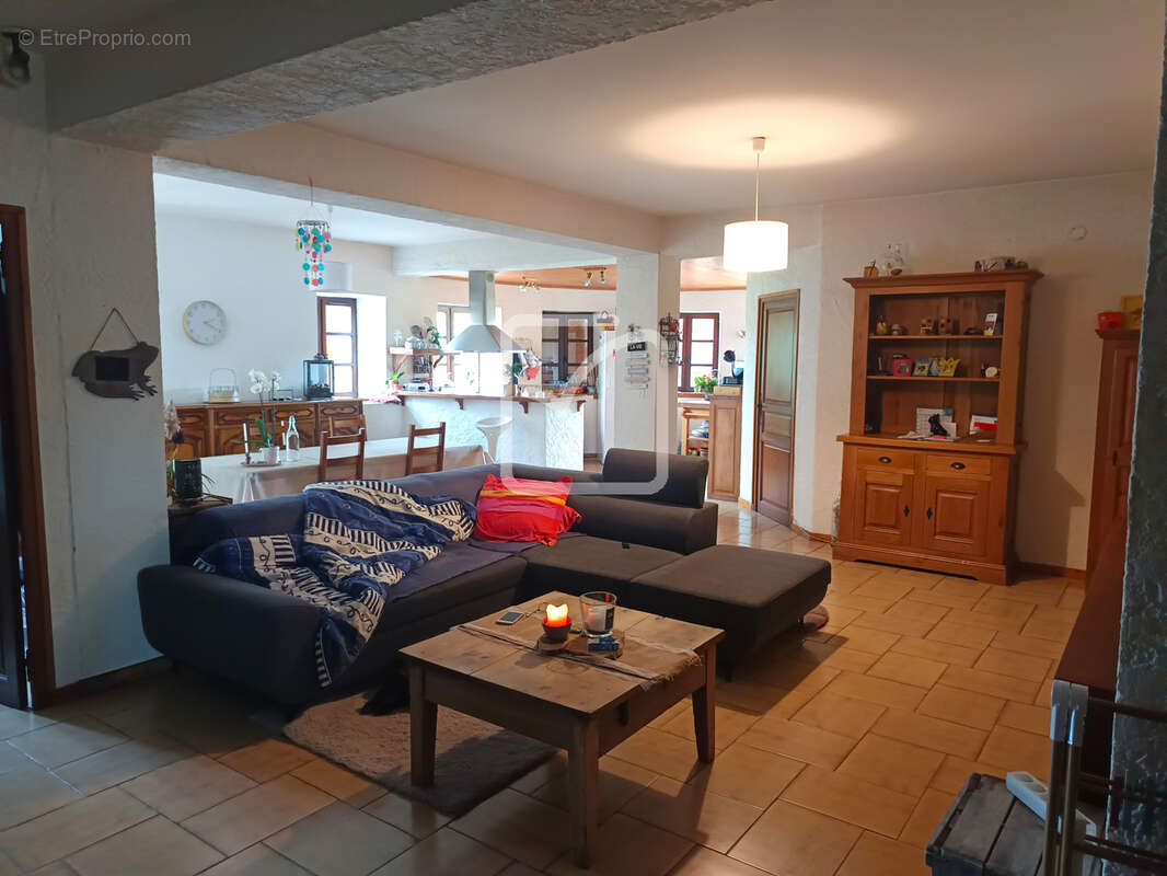 Ensemble immobilier composé de 3 logements, terrain 3894 m2 - photo 11