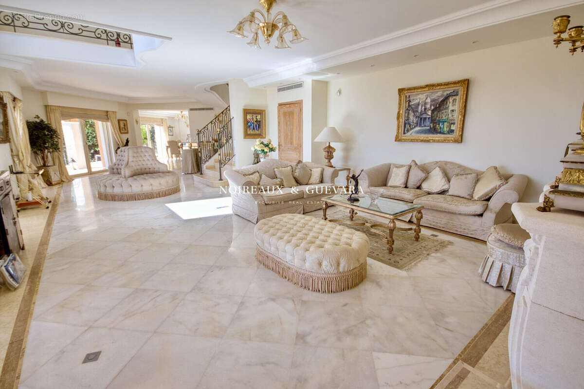 Maison à MANDELIEU-LA-NAPOULE