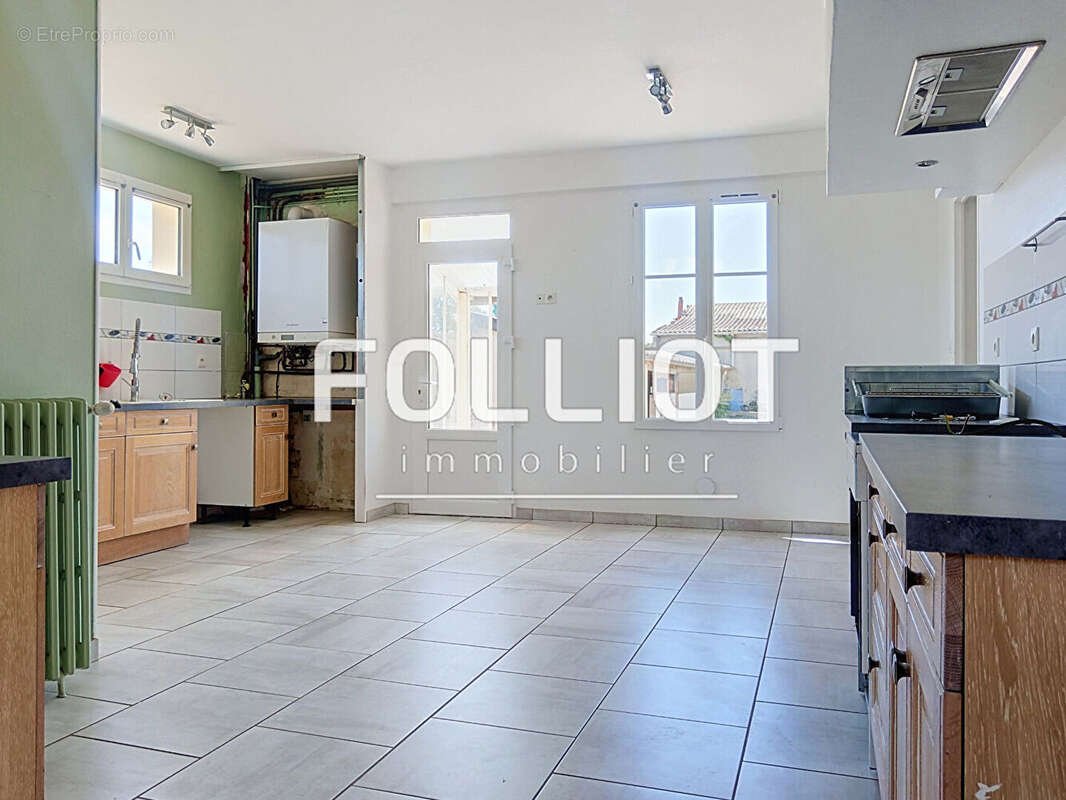 A VENDRE Maison Saint-Lô                                                                             9 pièce(s) 230 m2 - photo 3