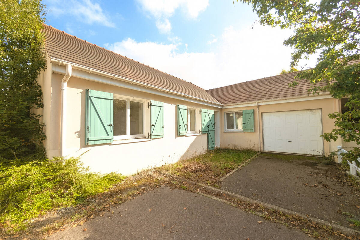 Maison à SAVIGNY-LE-TEMPLE