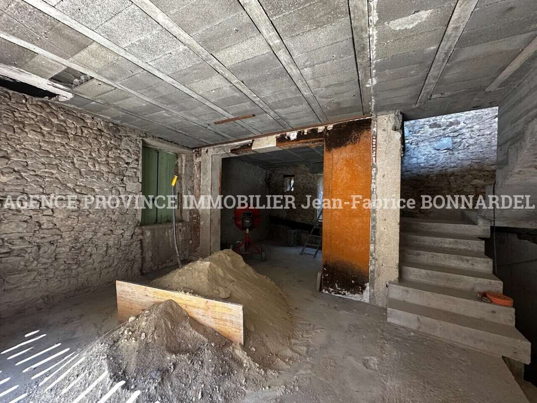 Maison 170 m² à Rousset-Les-Vignes  - photo 10