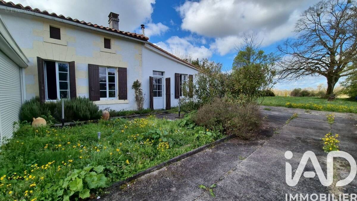 Photo 1 - Maison à SAINT-CIERS-CHAMPAGNE