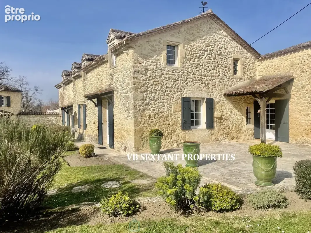 Entre-Deux -Mers,près de Sauveterre de Guyenne, Maison de charme en pierre et moellon avec dépendances - photo 2