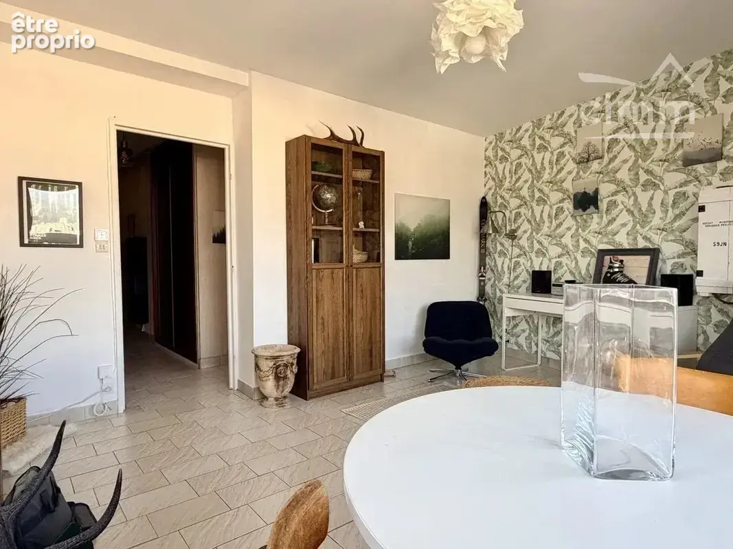 T2 rénové 43 m² – 11e étage – balcon – vue massifs - photo 5